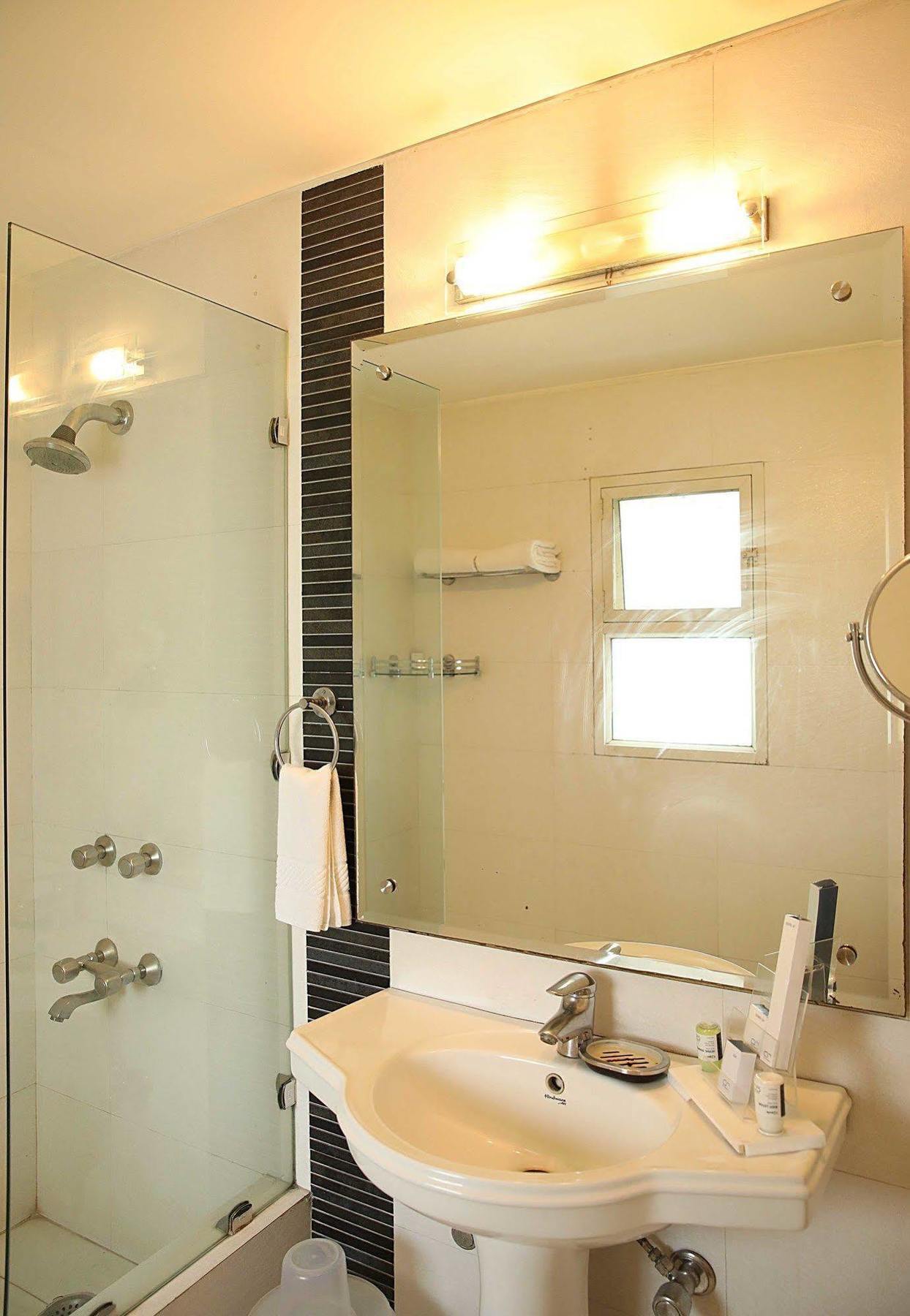 Ahuja Residency Golf Links Hotel New Delhi Luaran gambar